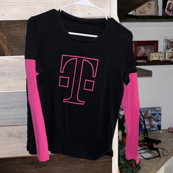 Tmobile long Sleeve top - S/M - Picture 2 of 4